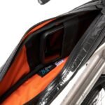 Bolsa para tubo superior Restrap Race 1.5L Bolsa para cuadro Negra - Imagen 7